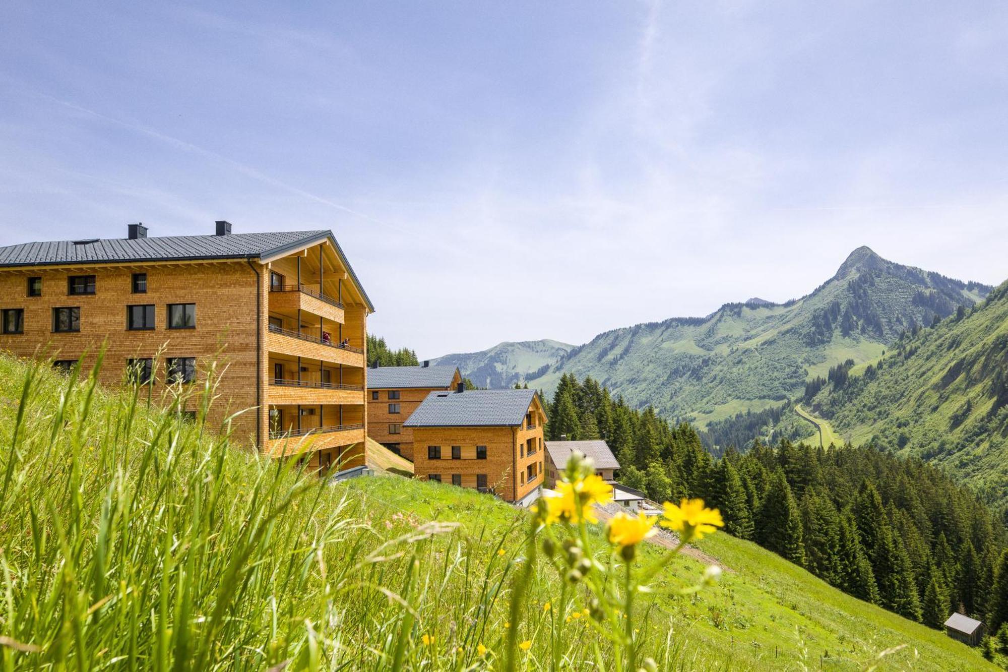 Alpenstolz Damuels Haus 4 - Stilvoll Urlauben In Den Bergen Apartment Bagian luar foto