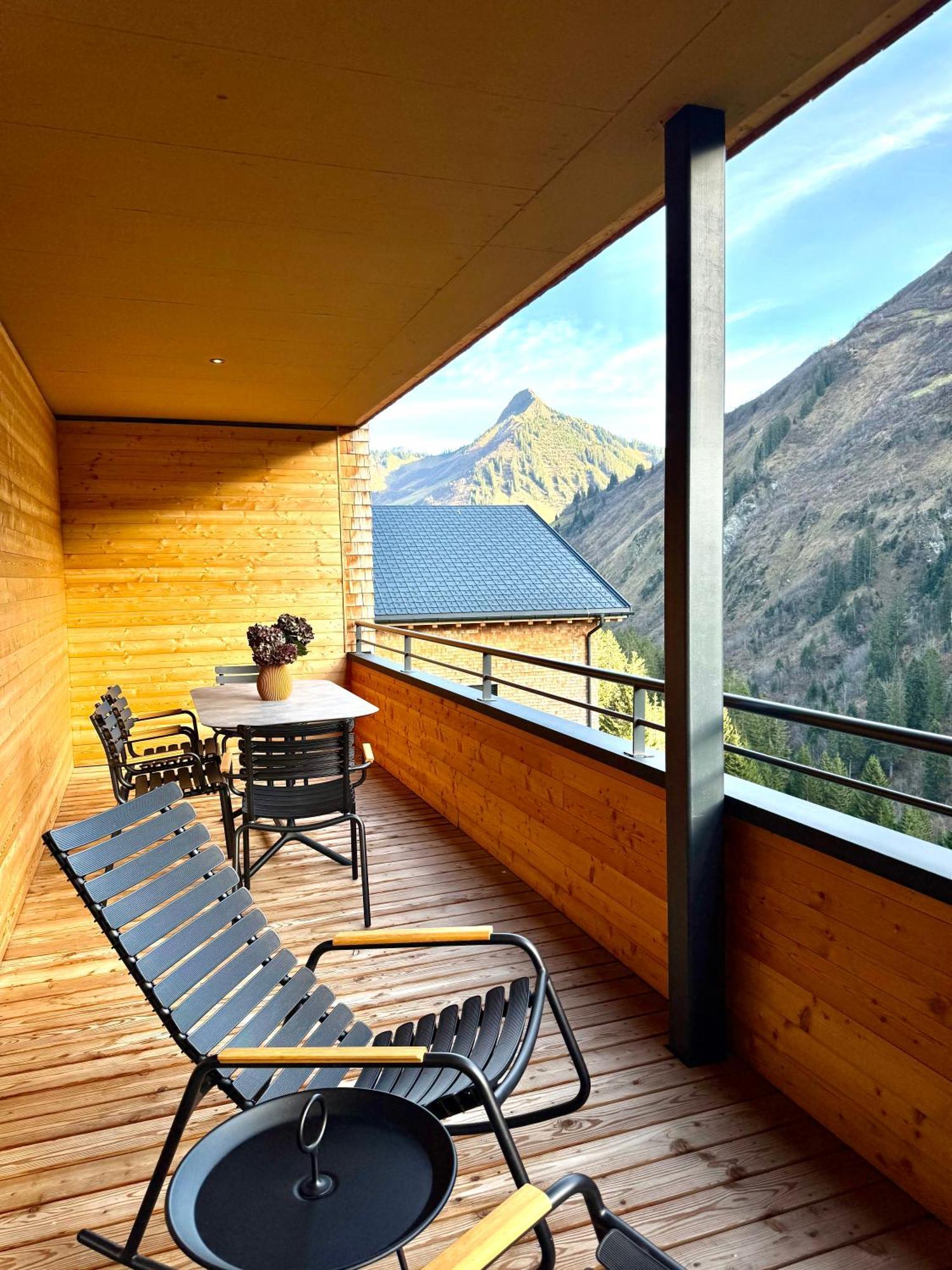 Alpenstolz Damuels Haus 4 - Stilvoll Urlauben In Den Bergen Apartment Bagian luar foto